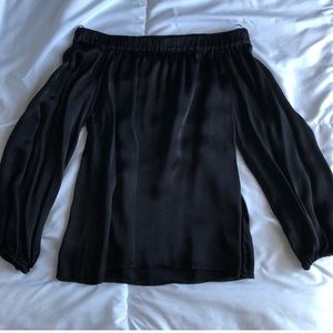 🖤 SILK off shoulder top!